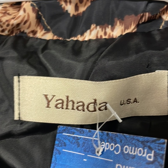 Yahada Animal Print Vest - Picture 2 of 6